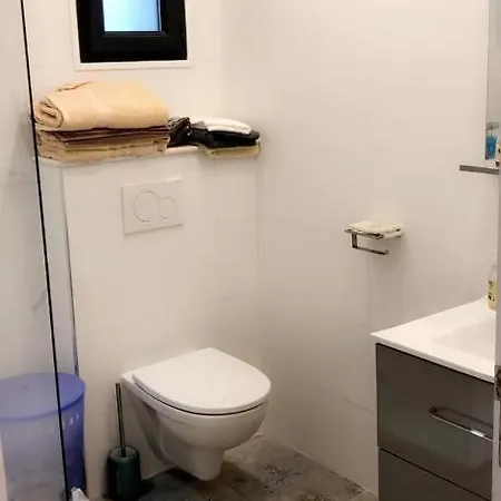 Maison Au Centre D'un Village Typique 펜션 *