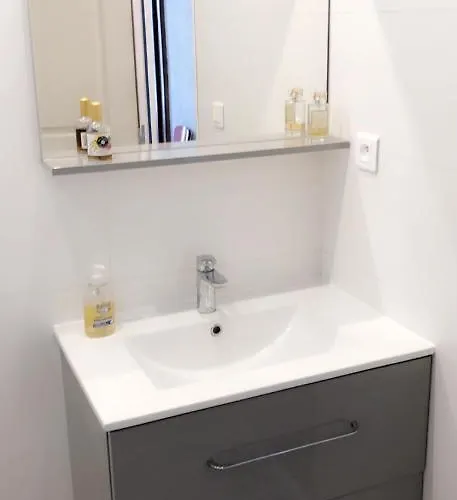 Holiday home Maison Au Centre D'un Village Typique *