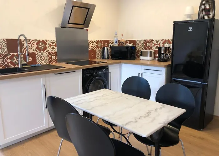 Maison Au Centre D'un Village Typique