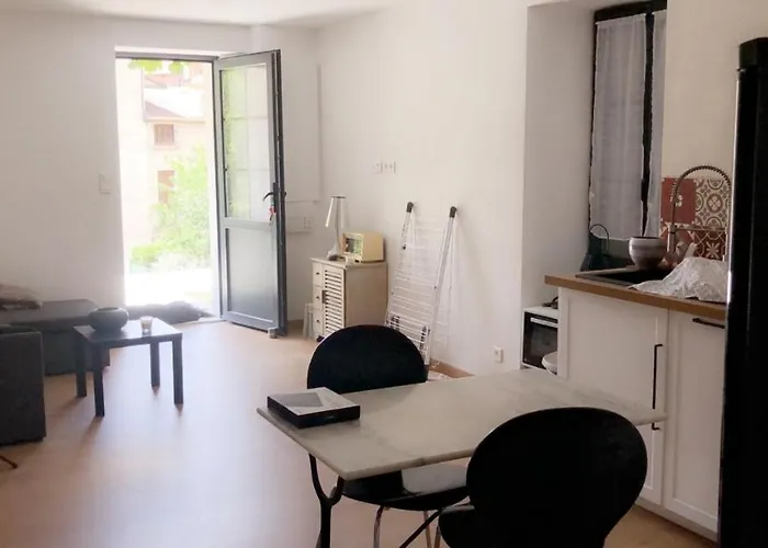 Ferienhaus Maison Au Centre D'un Village Typique